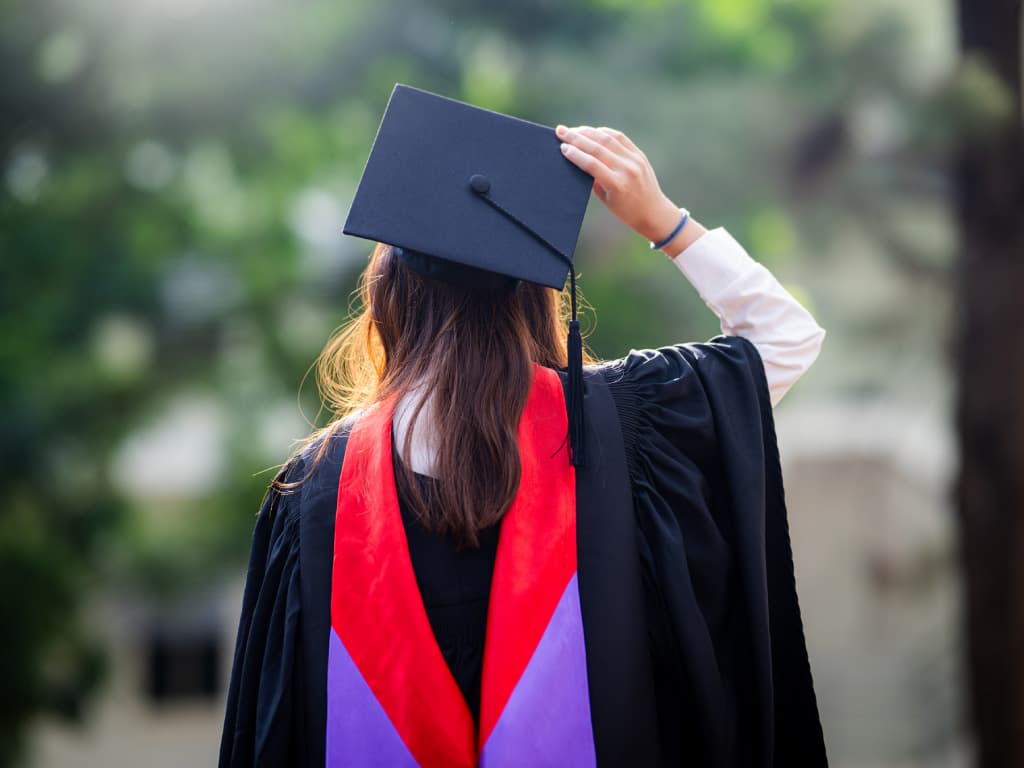 ¿Qué es un título de cuarto nivel? Guía sobre los posgrados en Ecuador