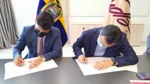 UDLA y APRAMEC firmaron un convenio de cooperación