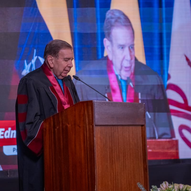 La UDLA otorgó el Doctorado Honoris Causa al Presidente de Venezuela, Edmundo González