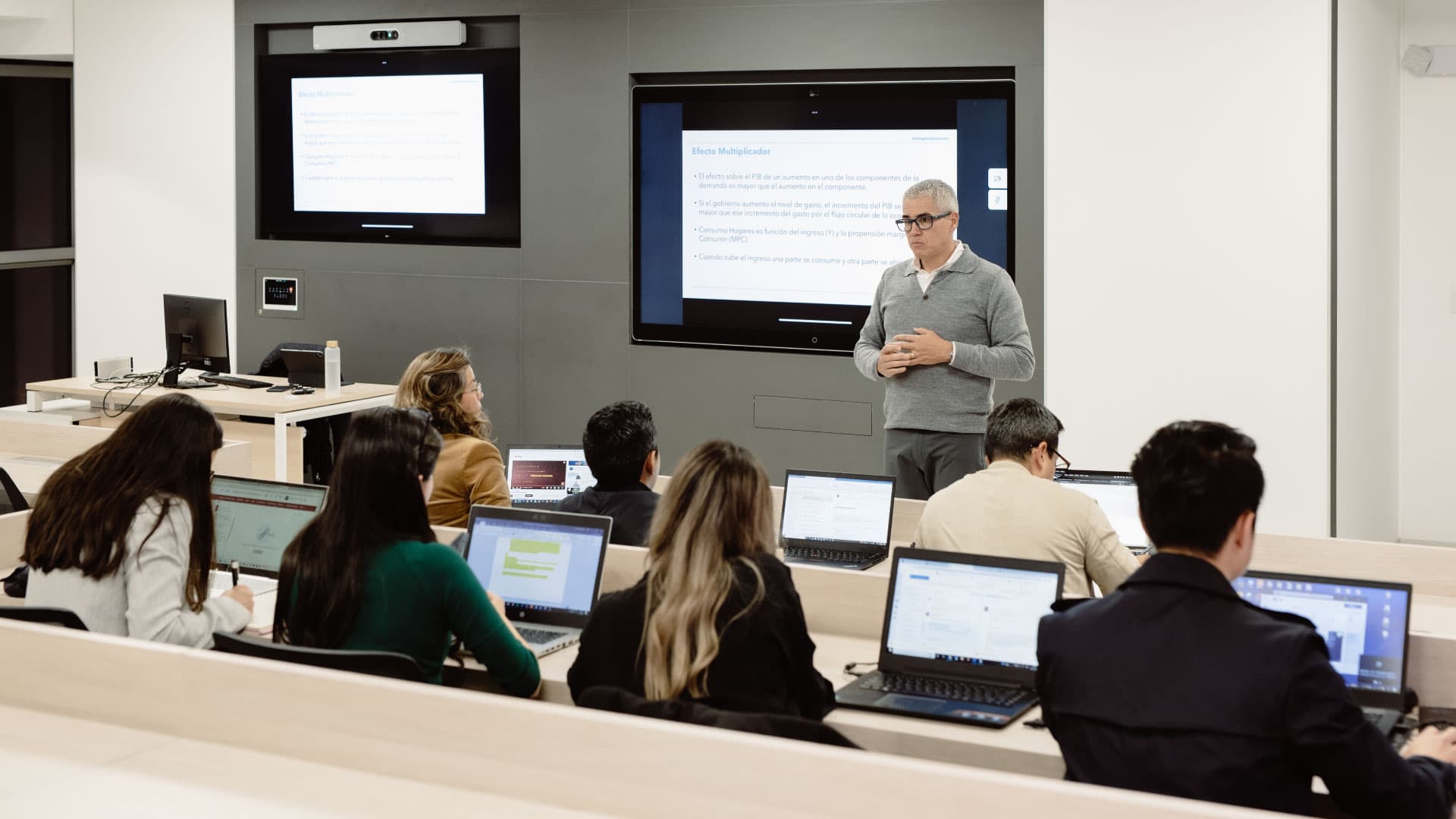 ACBSP certifica la calidad de las maestrías en negocios de la UDLA